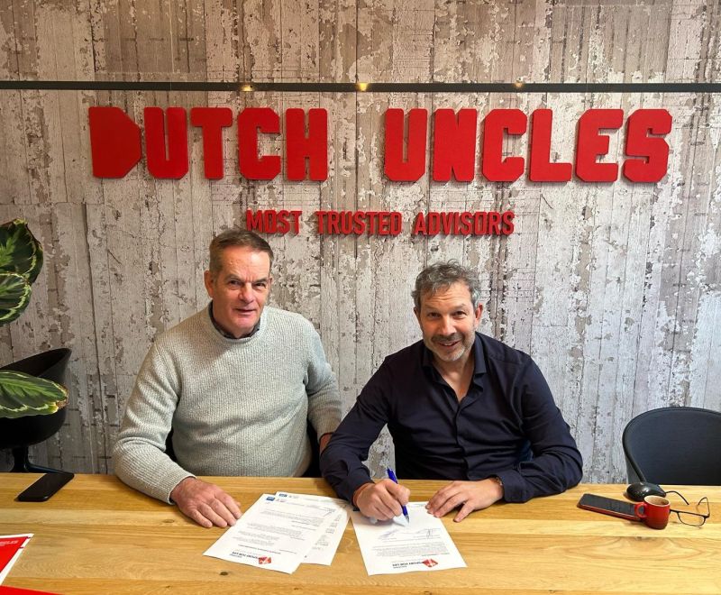 20240229 ondertekening sponsorovereenkomst met dutch uncles